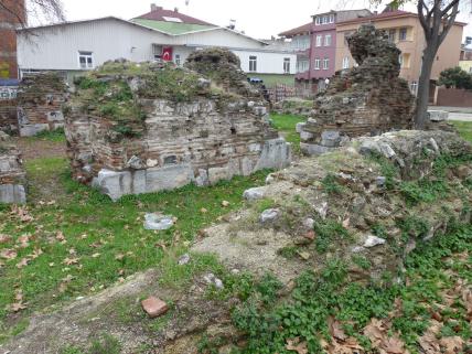 Ruinen Hagios Tryphonos Kilisesi in Iznik